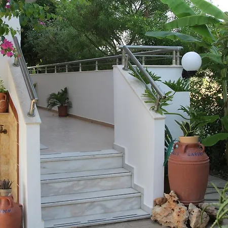 Paul's Garden Apartment Haraki