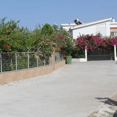 Paul's Garden Apartment *