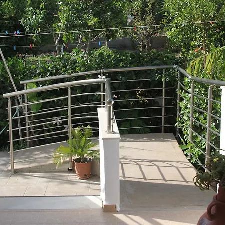 Apartment Paul's Garden Haraki