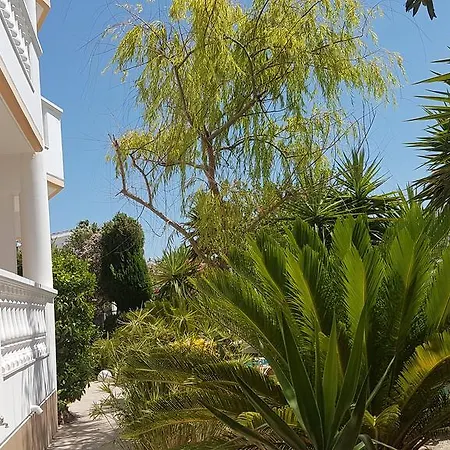 Paul's Garden Apartmán Haraki