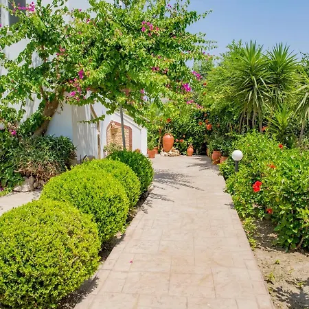 Paul's Garden Apartmán *