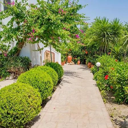 Paul's Garden Apartment *