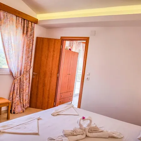 Paul's Garden Apartmán Haraki