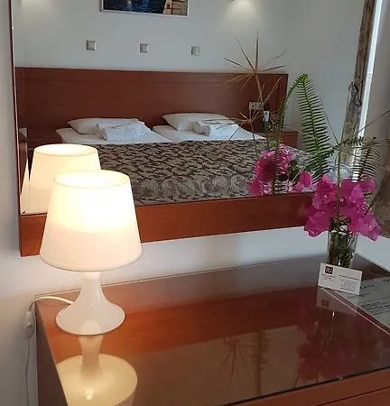 Paul's Garden * Charaki