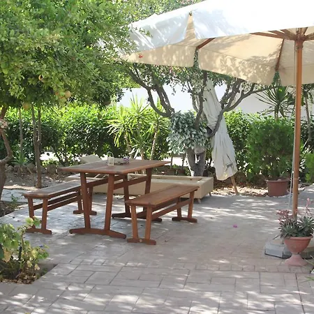 Paul's Garden * Charaki