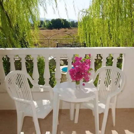 Apartamento Paul's Garden Charaki
