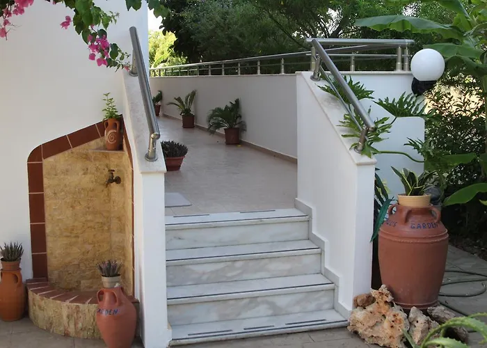 Apartman Paul's Garden Haráki