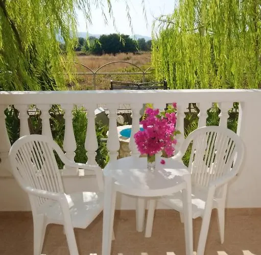 Apartman Paul's Garden Haráki